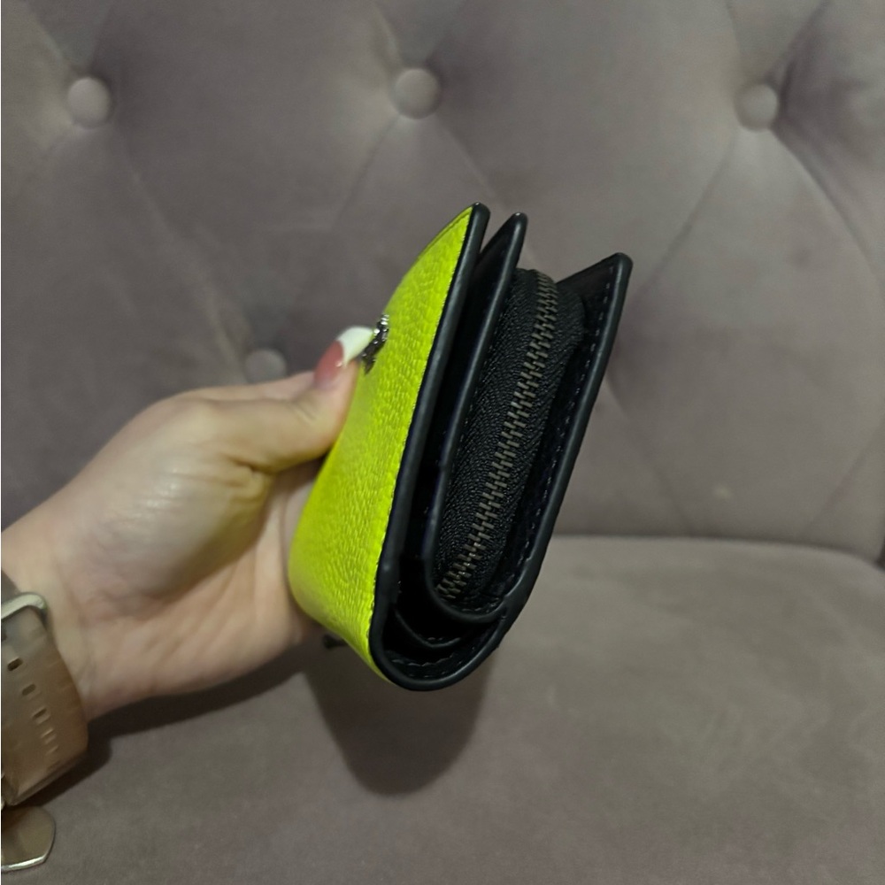 Coach neon yellow bifold leather neon wallet - Picture 6 of 7